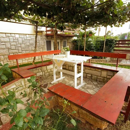 Dany Near The Sea With Three Bedrooms Apartment Pula