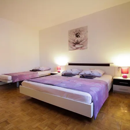 Dany Near The Sea With Three Bedrooms Apartment *