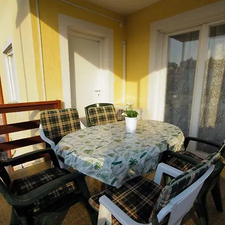 Dany Near The Sea With Three Bedrooms Apartment *