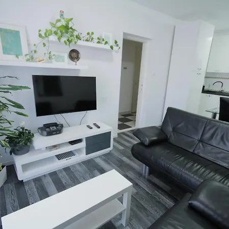 Dany Near The Sea With Three Bedrooms Apartment