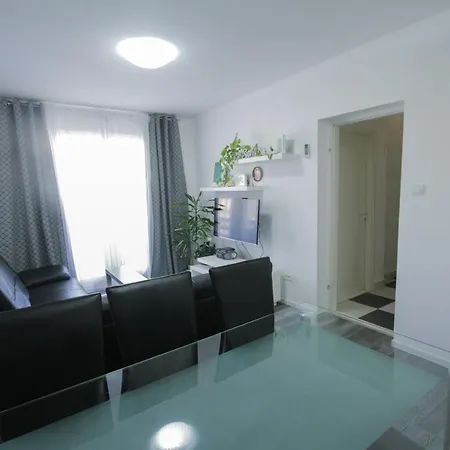Dany Near The Sea With Three Bedrooms * Pula