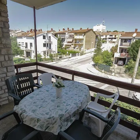 Dany Near The Sea With Three Bedrooms Apartment *