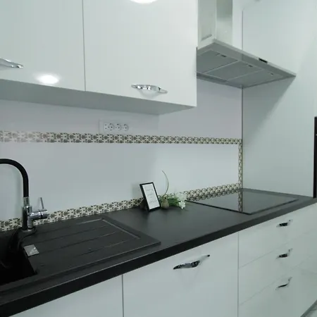 Apartment Dany Near The Sea With Three Bedrooms Pula