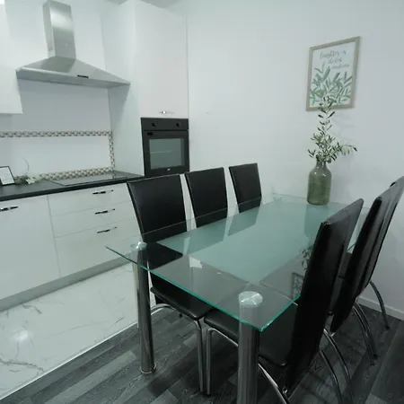 Dany Near The Sea With Three Bedrooms Apartment *