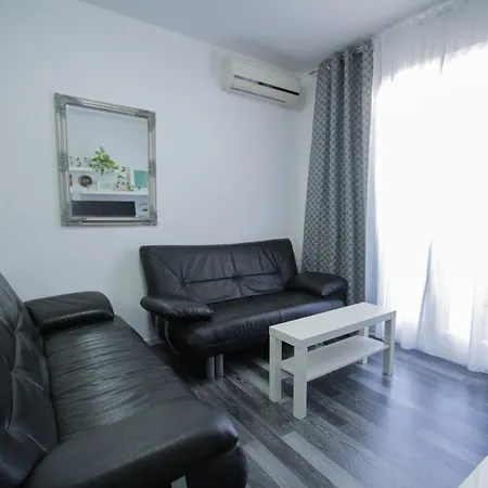 Dany Near The Sea With Three Bedrooms Apartment Pula