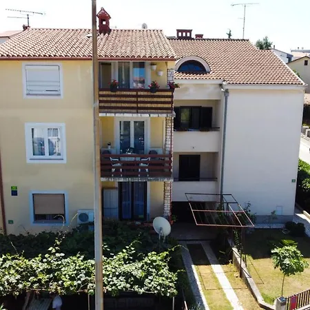 Apartment Dany Near The Sea With Three Bedrooms Pula